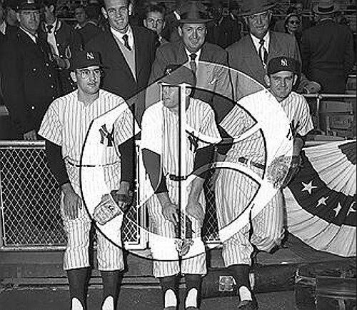 Jim Konstanty, Mickey Mantle and Charlie Silvera55N0055